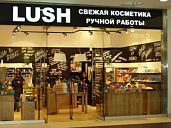 Сеть магазинов косметики "LUSH" спонсирует ЛГБТ-фестиваль в Санкт-Петербурге.